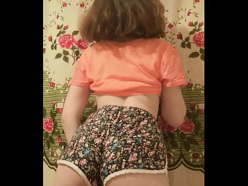 ❤️ Nwa ọhụrụ sexy na-eyipụ uwe mkpirisi ya na igwefoto ️❌ na anyi ☑
